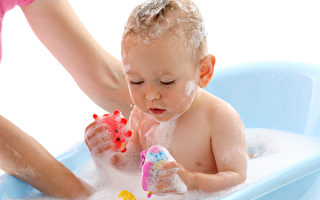 浴缸玩具藏細菌 美國2歲童噴水入眼險失明