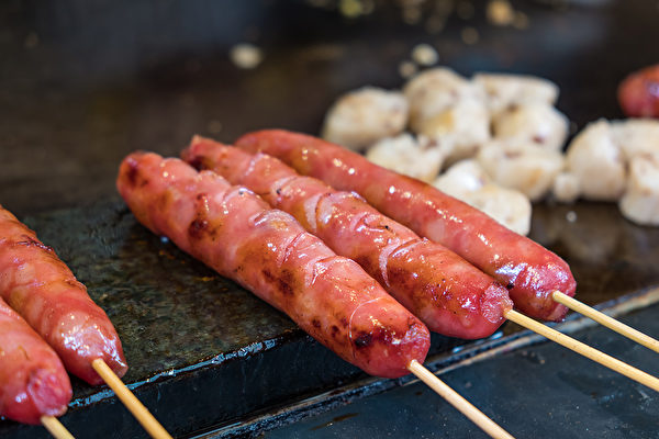 烤肉有高油、高盐等问题，怎样吃不用担心便袐、腹胀或变胖？(Shutterstock)