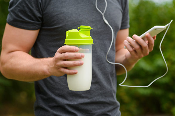 自制3种天然运动饮料，帮助你在运动后修复细胞、增强免疫力、改善疲劳。(Shutterstock)