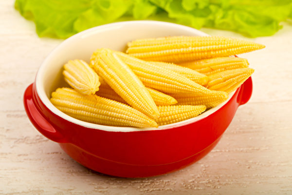 玉米筍熱量低有助減肥，富含鉀有利控制血壓。(Shutterstock)