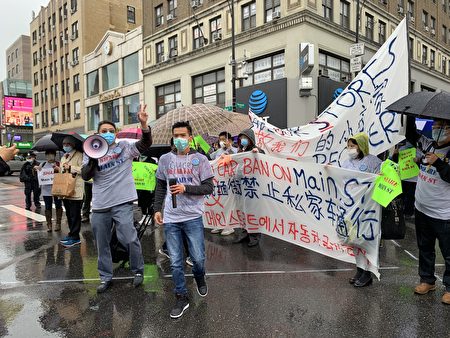 商家、居民游行反对市府在缅街强推公车专用道。