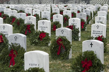 川普下令恢复阿灵顿公墓 全美献花环日 美国阵亡将士 大纪元