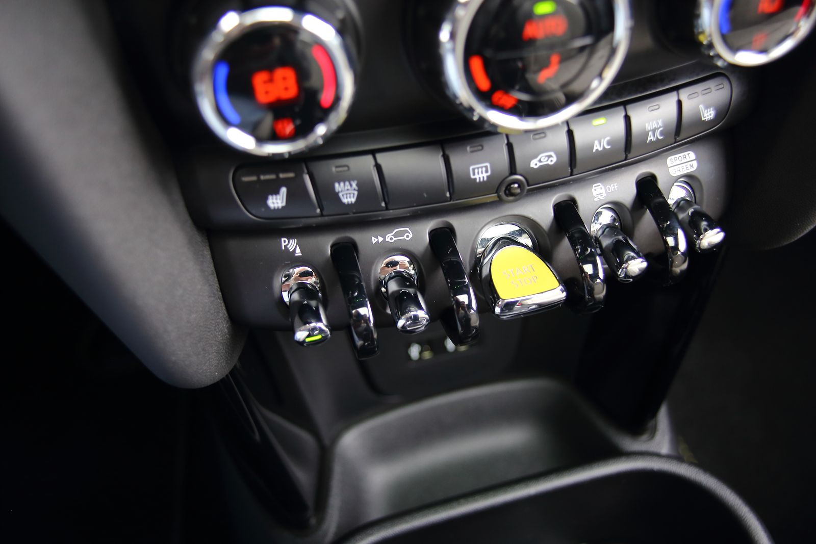 2020 MINI Cooper SE。〈李奥/大纪元〉