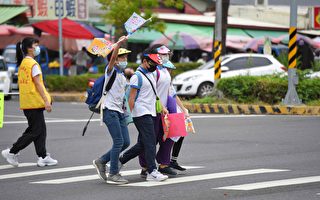 民族国小亲子走上街头宣传保护空气品质