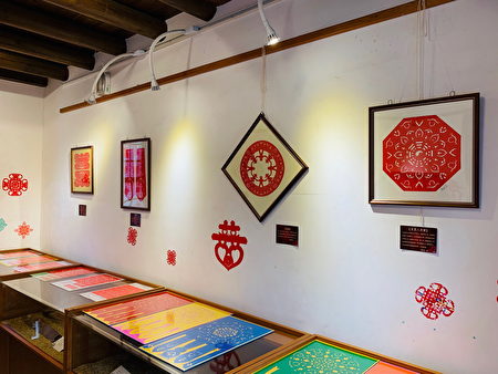 屏东市宗圣公祠14日至25日展出传统剪纸艺术。