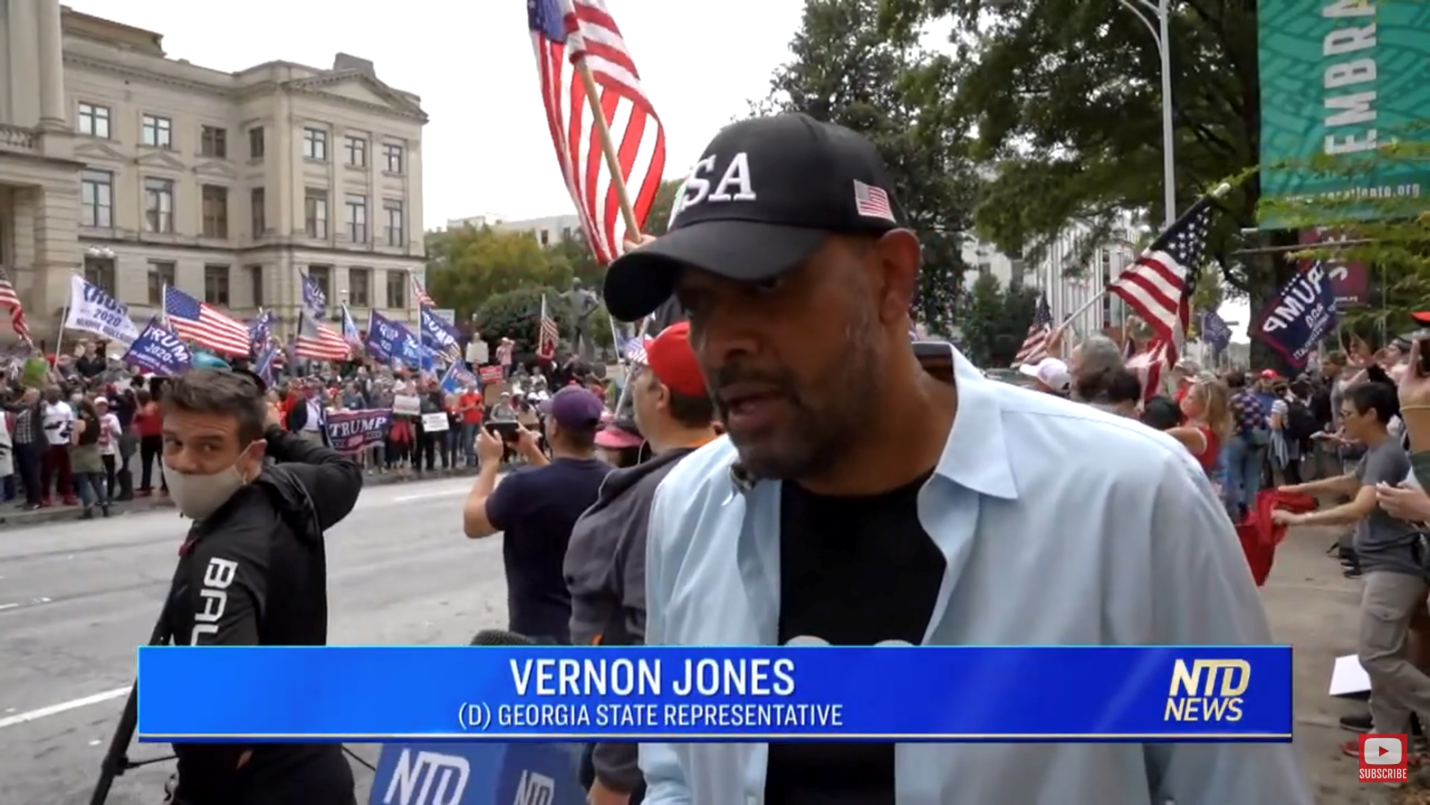 弗農‧瓊斯(Vernon Jones)接受新唐人新聞(NTD News)採訪。(NTD)