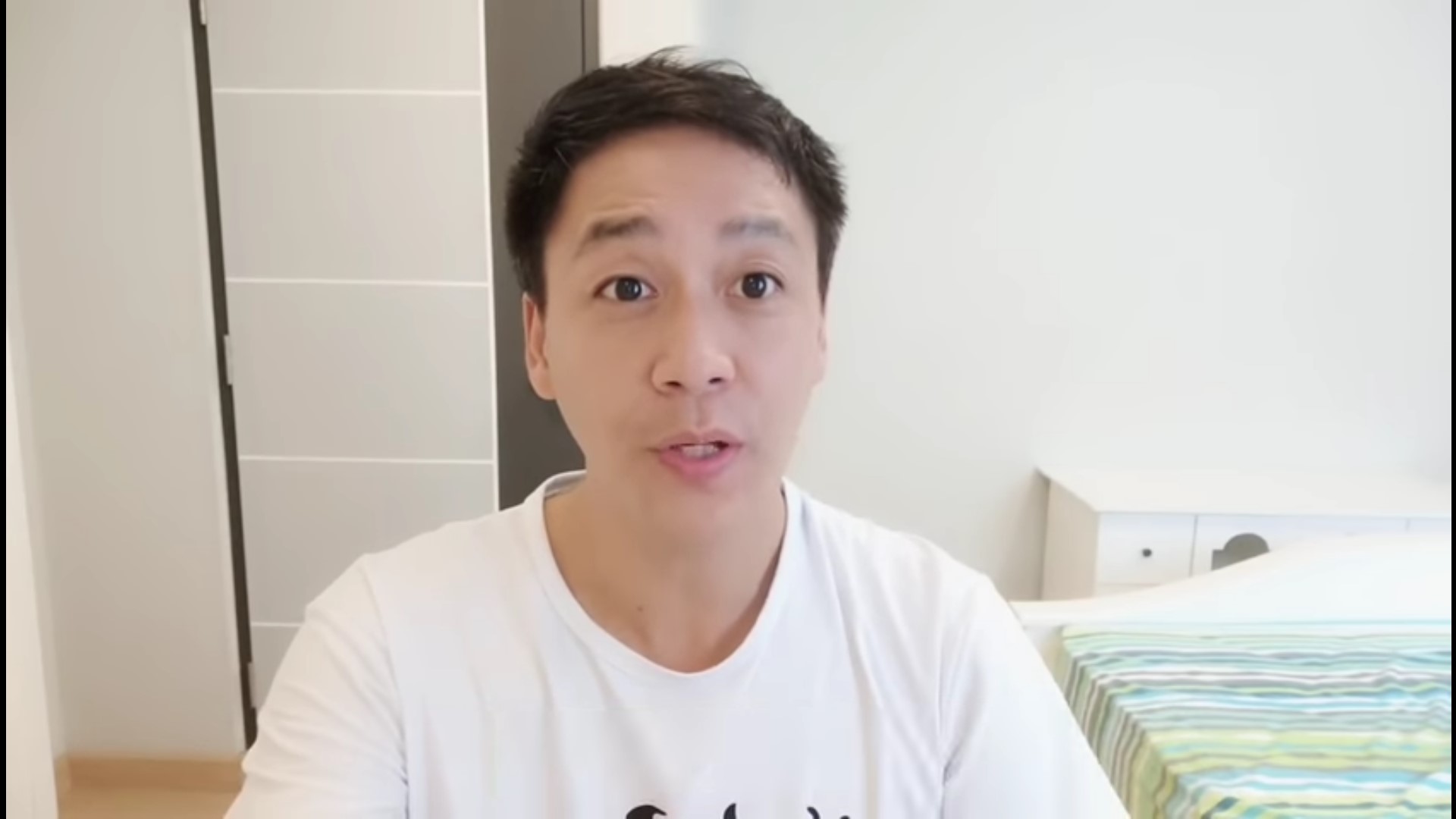 名為大盧的民間修行人稱他用「奇門遁甲」分析發現,現在有許多正義的力量都在為川普取勝而努力;反勢力那幫人最終是遊魂入墓。川普是「亂中取勝,越亂越勝,不戰而勝」。(影片截圖)