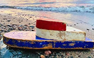 漂流27年后 带字教学玩具木船现美国海岸