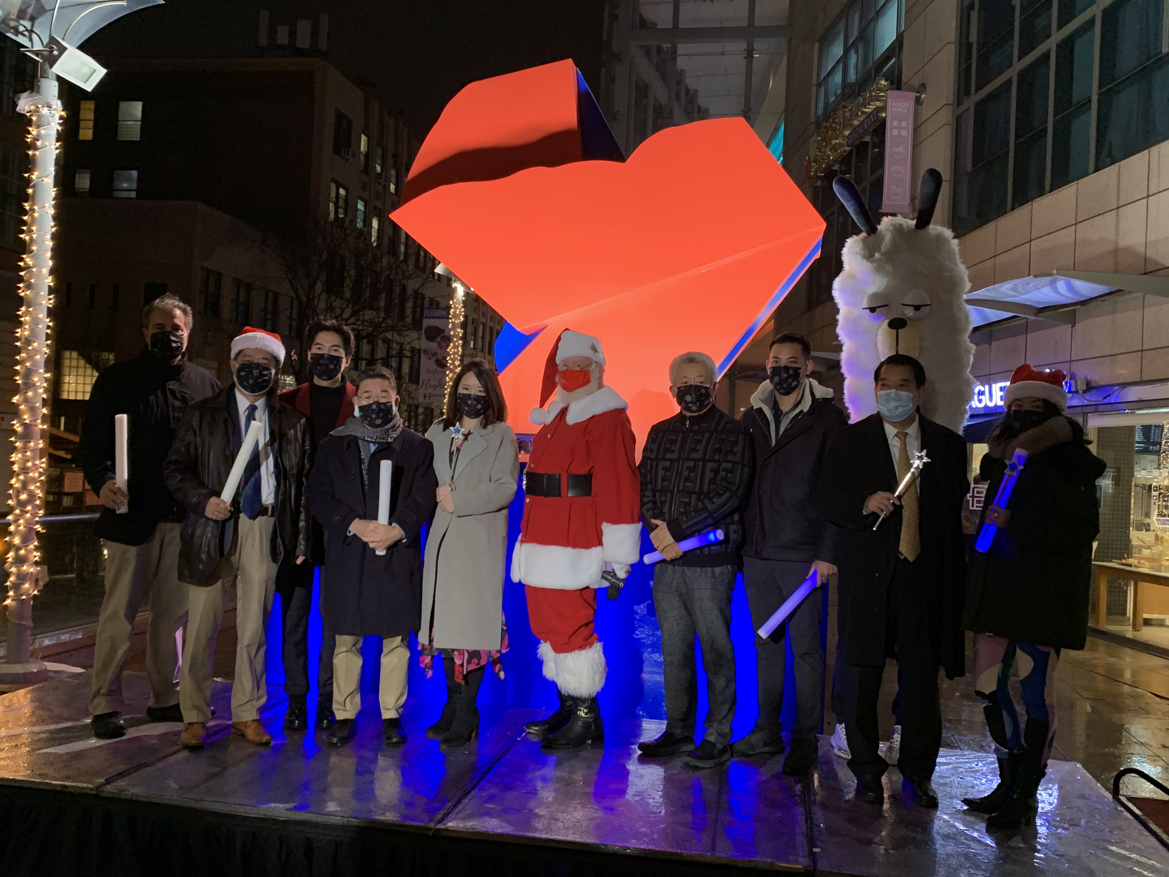 心心相依 艺术装置点亮飞越皇后 法拉盛 点灯 大纪元