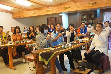為讓獅友們更了解神韻演出的內涵，12/1日在雲林麥寮的晁陽綠能園區舉行首場「神韻分享聯誼茶會」。