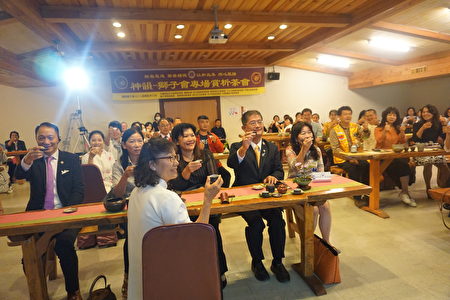 為讓獅友們更了解神韻演出的內涵，12/1日在雲林麥寮的晁陽綠能園區舉行首場「神韻分享聯誼茶會」。