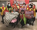 美女書法家帶著文房四寶  支持「寒士吃飽30」