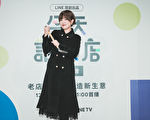 苗可丽叫卖变见面会 小薰婚期“几年后考虑”