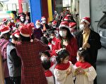 基隆欢庆佳节 点亮圣诞树、沿街报佳音