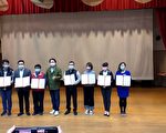 頒發家長會長證書 林右昌：攜手同心推教育