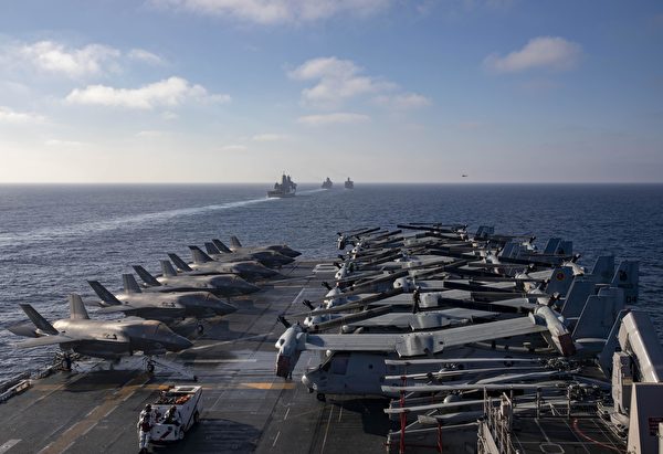 10月30日，兩棲攻擊艦馬辛島號（LHD 8）領銜的兩棲攻擊艦隊與第15海軍遠征隊，在美國第3艦隊行動區訓練。馬辛島號上搭載了6架F-35戰機。（美國海軍）