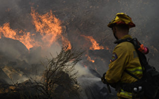 住房起火引發橙縣邦德山火 25,000居民被強制疏離　