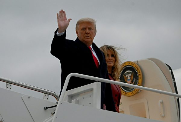 12月5日傍晚，美國總統特朗普及其夫人梅拉尼婭·特朗普離開白宮到佐治亞州參加助選集會。（ANDREW CABALLERO-REYNOLDS/AFP via Getty Images）