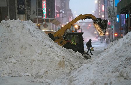 組圖 美東遭遇暴風雪紐約人雪中取樂 東北部 交通事故 意外 大紀元