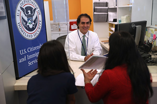 获庇护者申请家属移民 美移民局扩大面谈范围