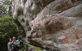 距今超万年 巨型史前岩画惊现亚马逊雨林