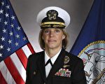 美国海军将任命首位女性 出任航空母舰舰长