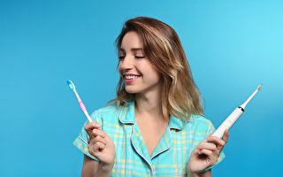 该用电动牙刷吗？手动跟电动牙刷大比拼！