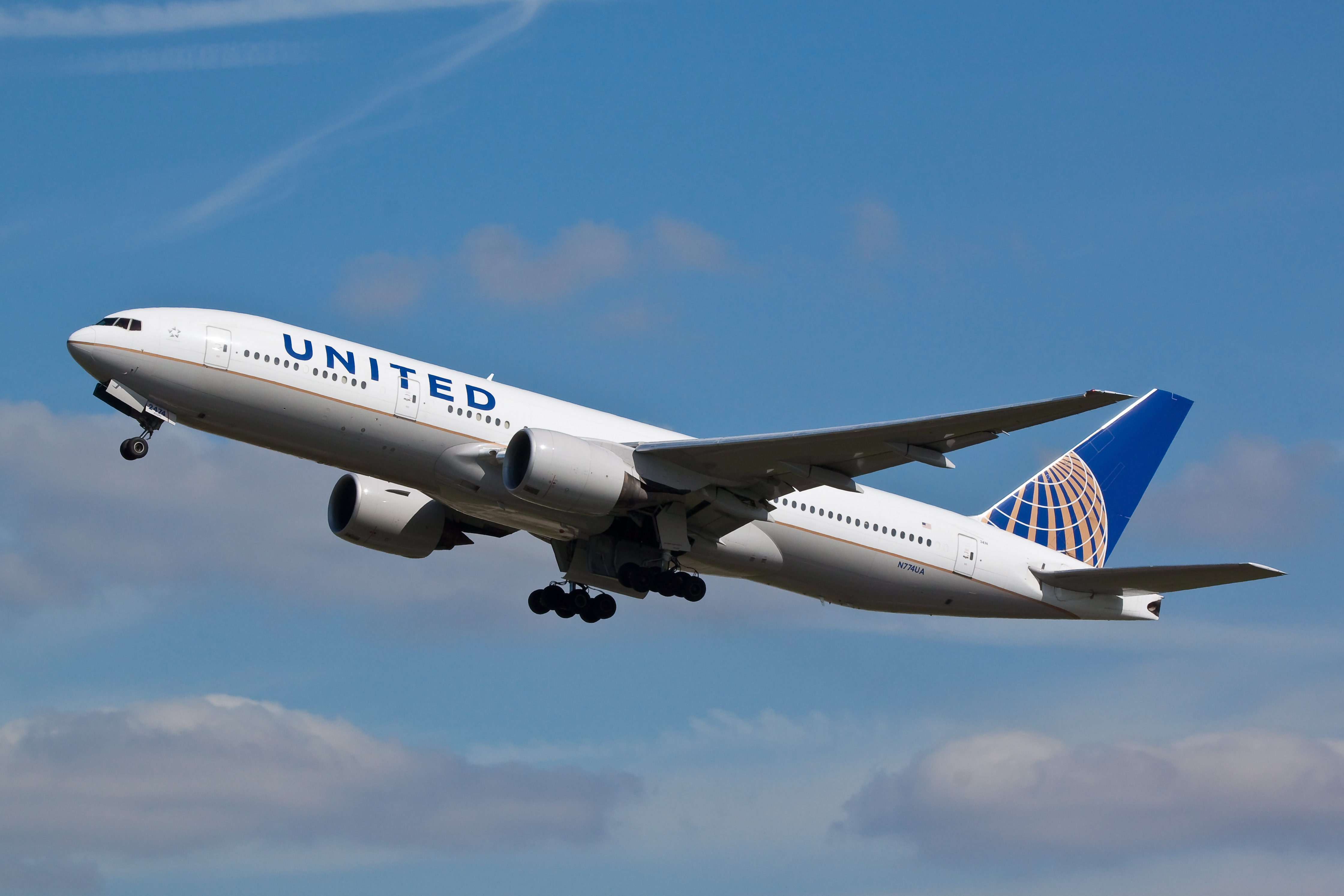 聯合航空機票改成等價或較低價位的機票,免付改票費。(圖/Shutterstock)