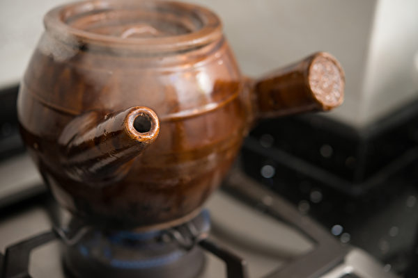 古代中医煎药用的水很有讲究。(Shutterstock)