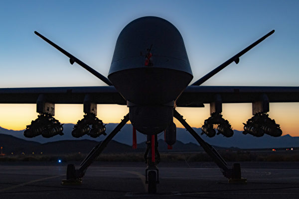 2020年9月10日，1架MQ-9A收割者无人机在美国内华达州空军基地内，首次进行挂在8枚地狱火导弹的飞行试验，使该型无人机的导弹携带能力加倍。（美国空军）