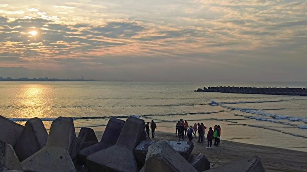 【视频】台湾高雄方块海奇景 全球罕见