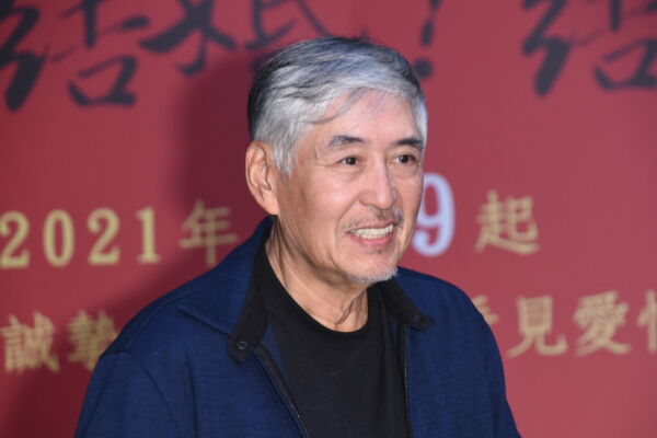 导演柯一正砸车赔11万余元 发文反思一念即放下