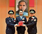 台警大校長、移民署長皆屆齡退休 徐國勇趕場親自監交