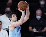 NBA艾伦三分长射打破僵局 熊掌遮掩太阳