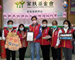 寒冬送暖 前彰县长卓伯源献爱心送家扶儿绒衣