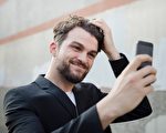 英男14至24歲每天自拍 10年光陰2分鐘看完
