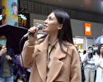 艾怡良台片票房慶功 快閃演唱引人群圍觀