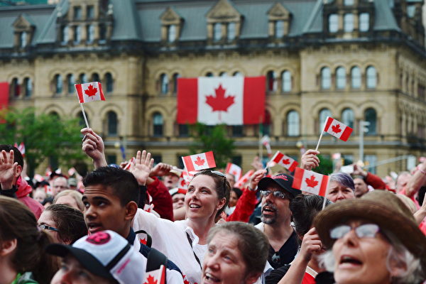 增移民促经济 加拿大未来三年迎130万新人口