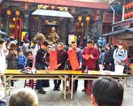 揮毫送春聯  許效舜：願意為基隆鄉親服務