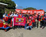 宜兰县救国团义工帮长辈打扫过新年