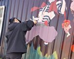 北漂青年许立群牺牲年假 彩绘社区墙美化乡里