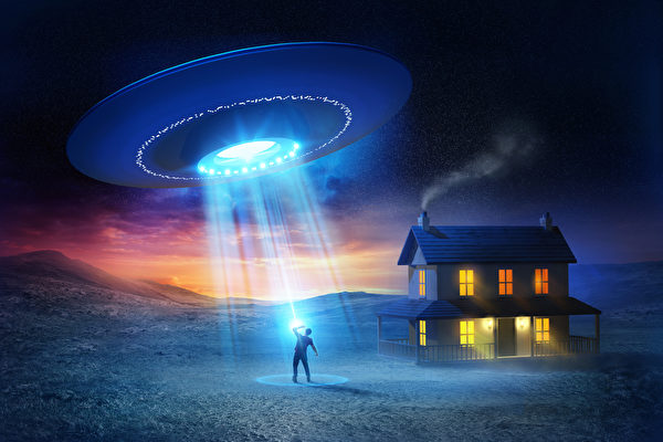 美國男子聲稱UFO降落後院 外星人送他鬆餅