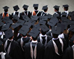 英国大学接受现金付学费 专家担心洗钱