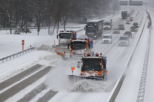 组图：德国遭遇暴风雪 铁路公路交通受阻