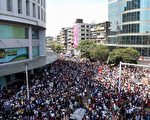 疑中共输出暴力 缅甸华人在中使馆外敲锅抗议