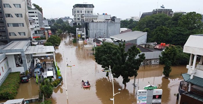 照片：印尼洪水深达1.8米，疏散了1,000多人| 洪水| 雅加达