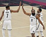 NBA“三巨头”渐入佳境 篮网客场擒勇士