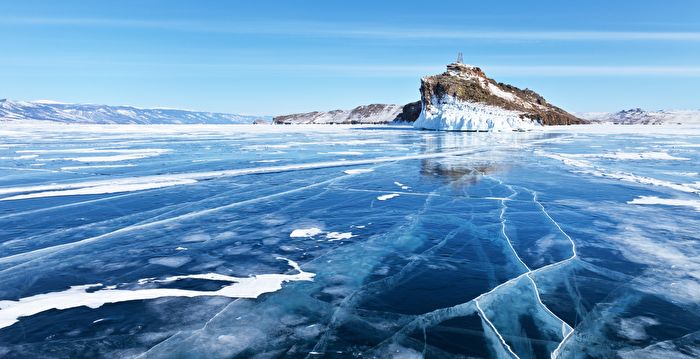 俄贝加尔湖冰面翻车 致一中国游客死亡