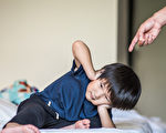 孩子讲不听 总跟我作对？比起说教1方法更有效