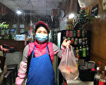 西人熟客送一千元红包  纽约华埠中餐馆员工：想流泪